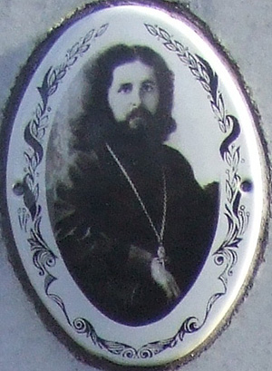 Священник Викторин Полухин. Фото с памятника